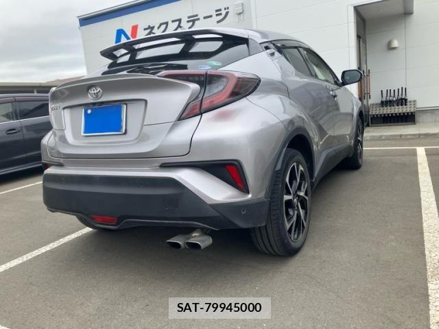 Toyota C-HR 2017-04 6992132-5