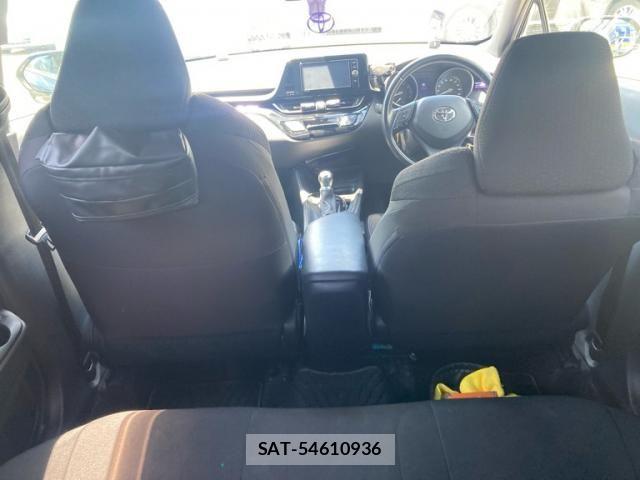 Toyota C-HR 2017-02 7216063-10
