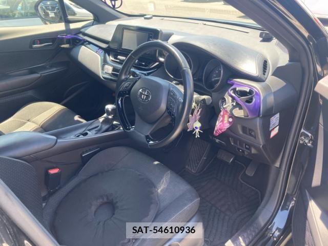 Toyota C-HR 2017-02 7216063-12