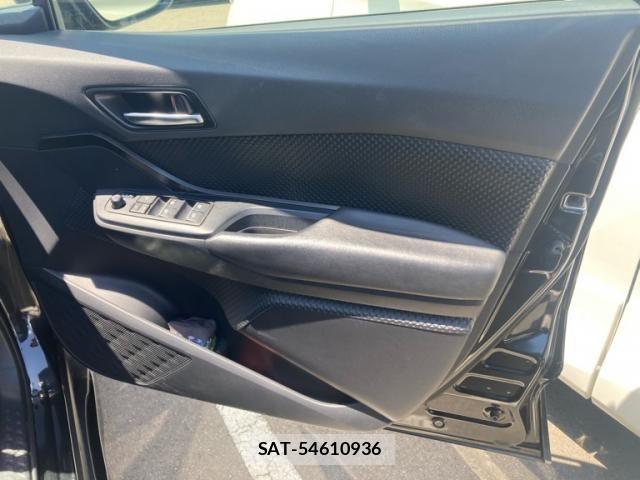 Toyota C-HR 2017-02 7216063-13