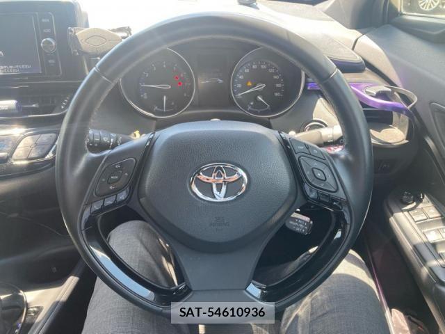 Toyota C-HR 2017-02 7216063-16