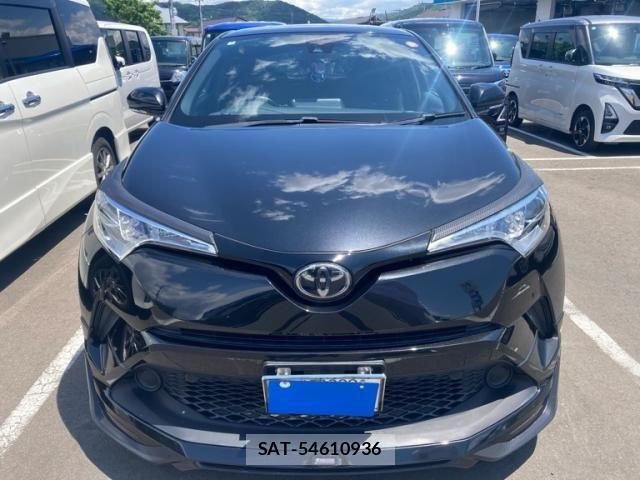 Toyota C-HR 2017-02 7216063-1