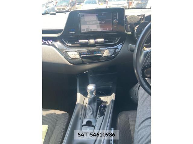 Toyota C-HR 2017-02 7216063-20