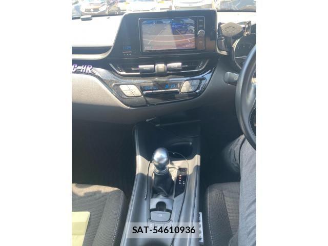 Toyota C-HR 2017-02 7216063-21