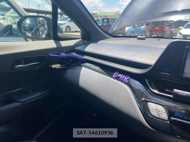 Toyota C-HR 2017-02 7216063-25