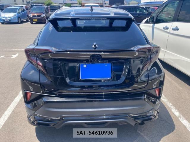 Toyota C-HR 2017-02 7216063-2