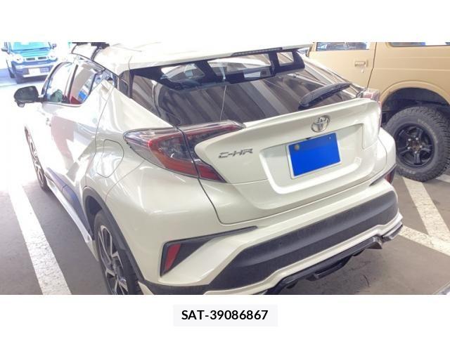 Toyota C-HR 2017-06 7216064-1