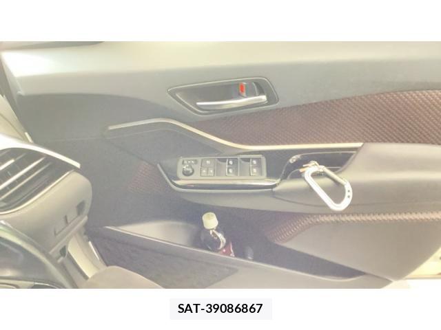 Toyota C-HR 2017-06 7216064-2