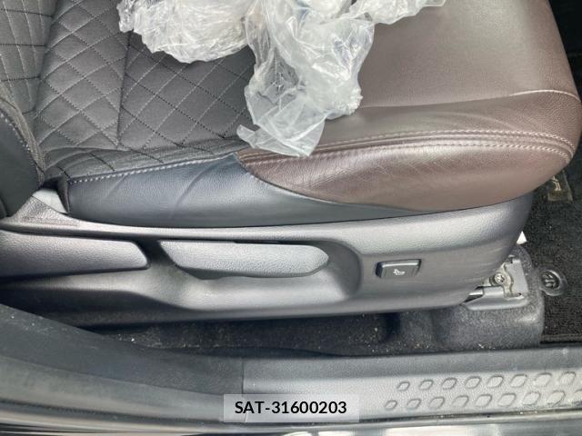 Toyota C-HR 2017-06 7357150-16