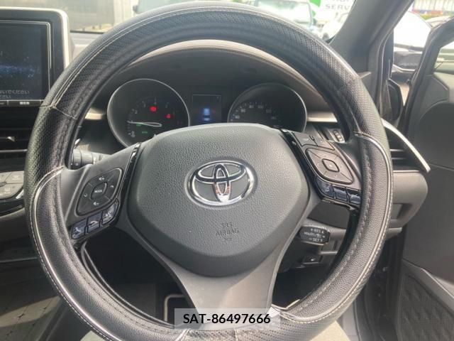 Toyota C-HR 2018-04 7453454-15