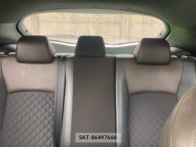 Toyota C-HR 2018-04 7453454-27