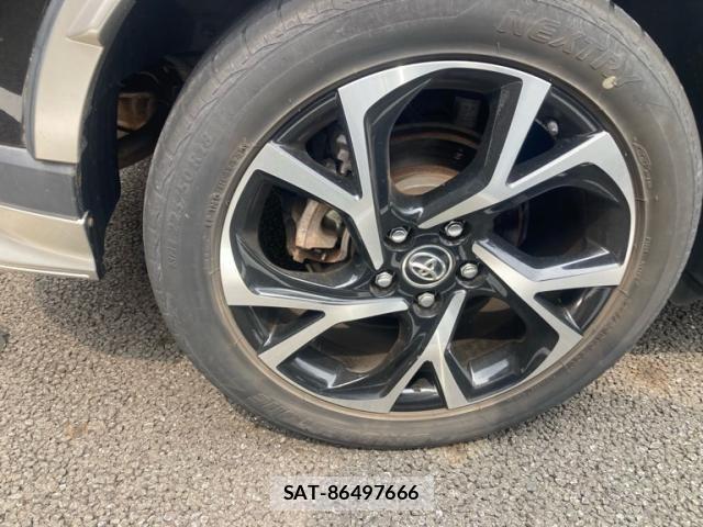 Toyota C-HR 2018-04 7453454-7