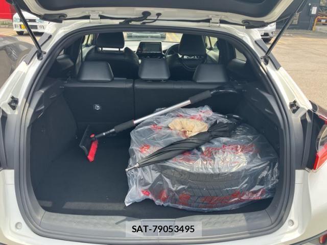 Toyota C-HR 2017-01 7499896-21