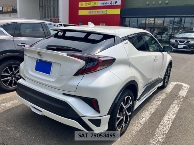 Toyota C-HR 2017-01 7499896-2
