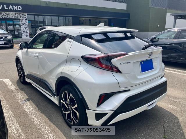 Toyota C-HR 2017-01 7499896-3