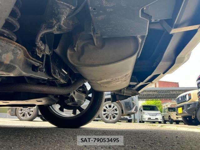 Toyota C-HR 2017-01 7499896-4