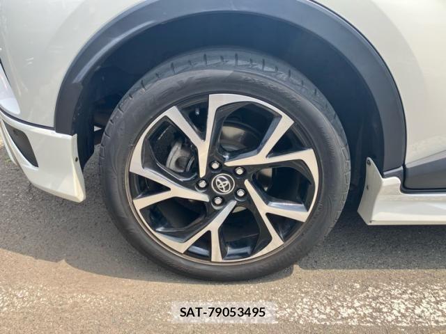 Toyota C-HR 2017-01 7499896-7