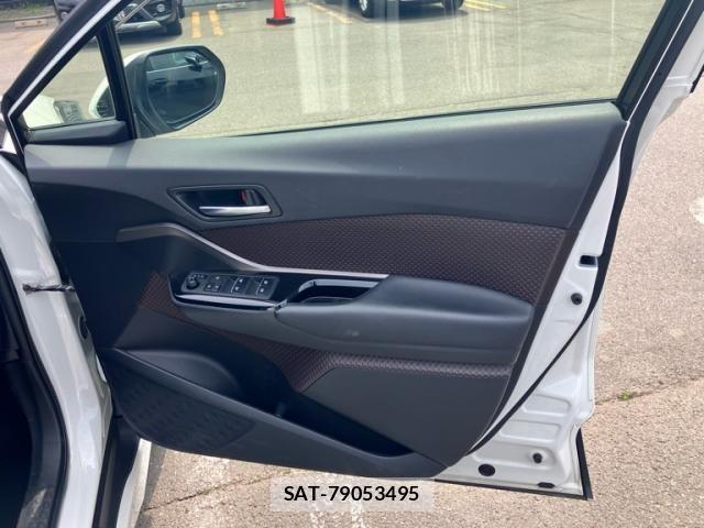 Toyota C-HR 2017-01 7499896-8