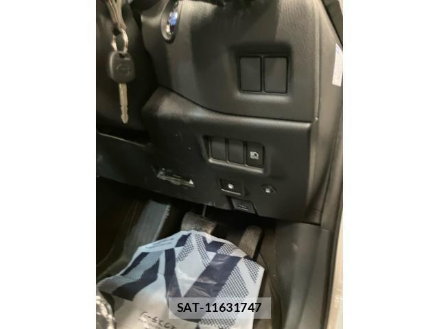 Toyota C-HR 2017-02 7615502-11