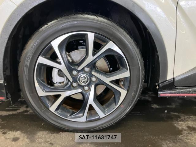 Toyota C-HR 2017-02 7615502-3
