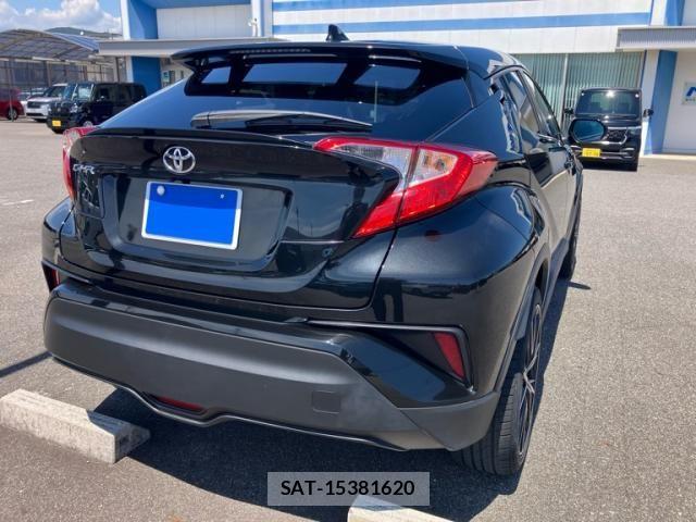 Toyota C-HR 2017-06 7615504-1
