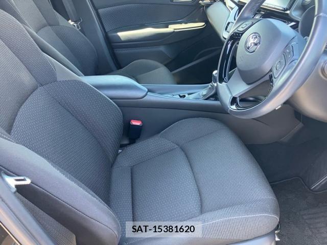 Toyota C-HR 2017-06 7615504-3