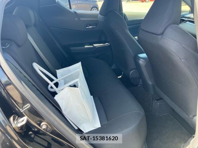 Toyota C-HR 2017-06 7615504-4