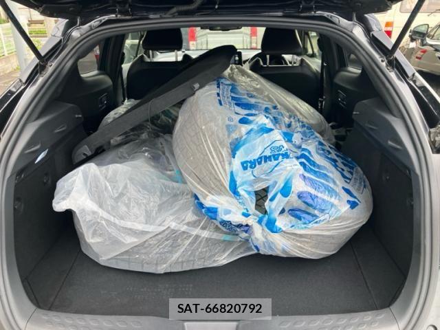 Toyota C-HR 2018-07 7615506-23
