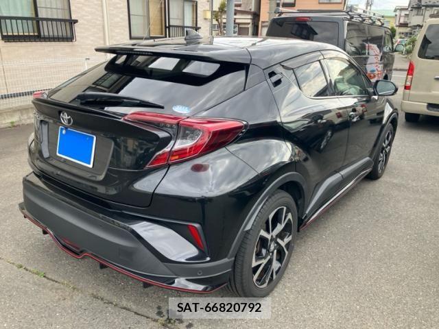 Toyota C-HR 2018-07 7615506-3