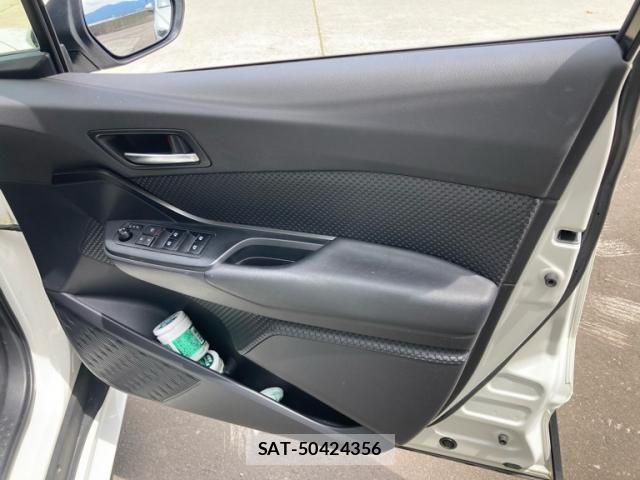 Toyota C-HR 2017-06 7615505-15