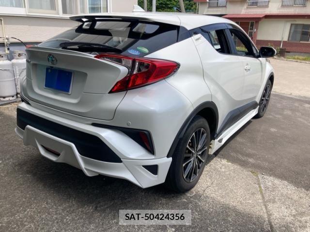Toyota C-HR 2017-06 7615505-3