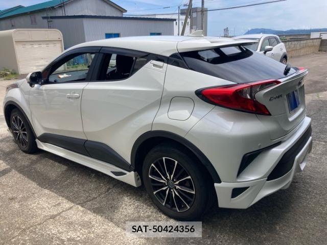 Toyota C-HR 2017-06 7615505-4