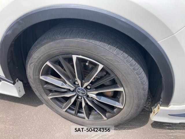 Toyota C-HR 2017-06 7615505-6