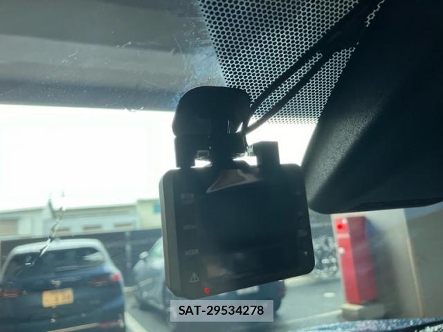 Toyota C-HR 2017-08 7875757-19