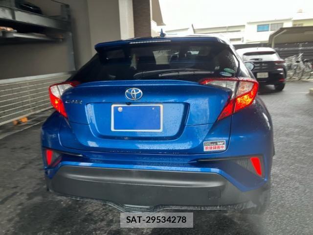 Toyota C-HR 2017-08 7875757-4