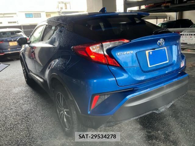 Toyota C-HR 2017-08 7875757-5