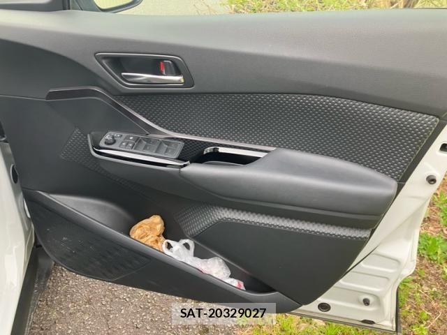 Toyota C-HR 2023-01 7978786-11