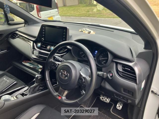 Toyota C-HR 2023-01 7978786-12