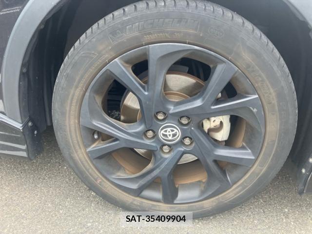 Toyota C-HR 2021-10 7978787-11