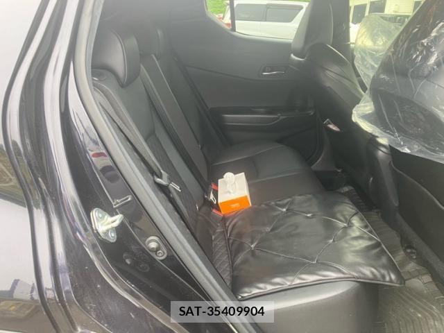 Toyota C-HR 2021-10 7978787-15