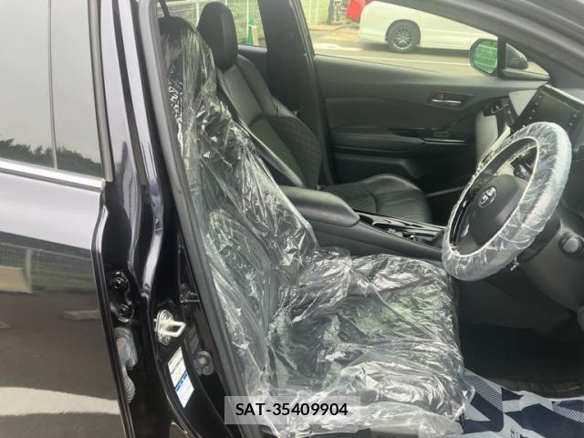 Toyota C-HR 2021-10 7978787-17
