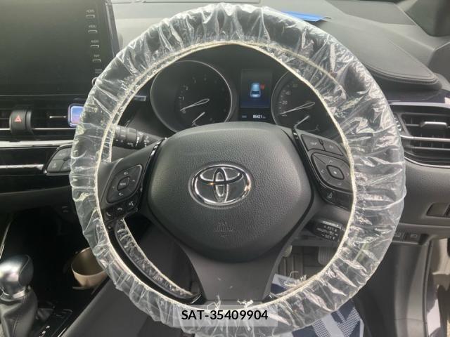 Toyota C-HR 2021-10 7978787-21