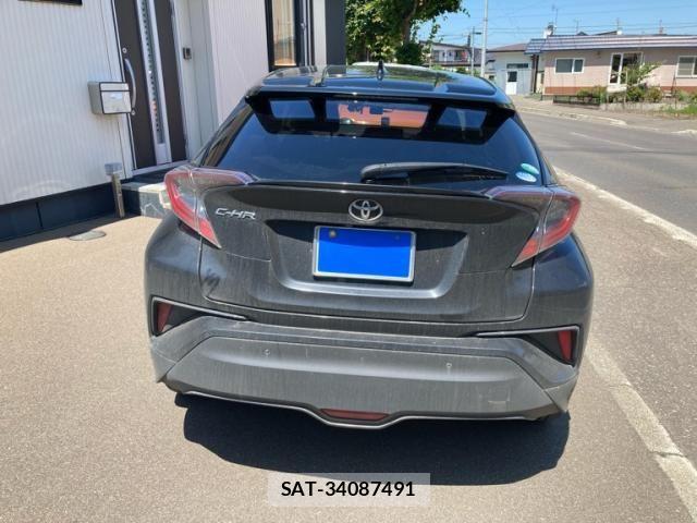 Toyota C-HR 2018-02 8034815-9