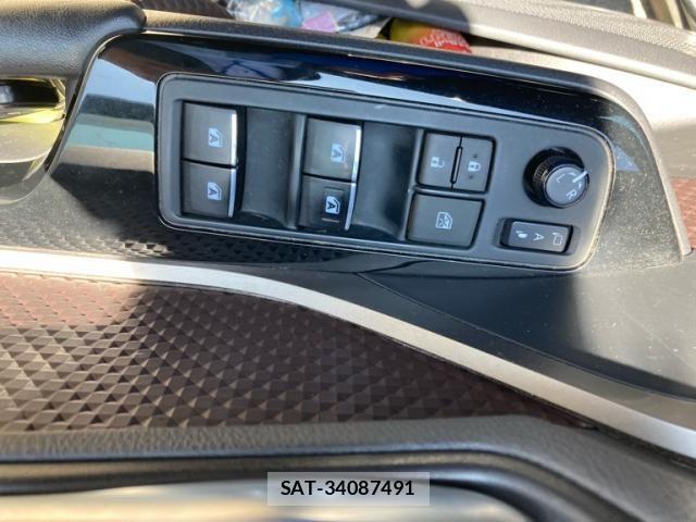 Toyota C-HR 2018-02 8034815-18