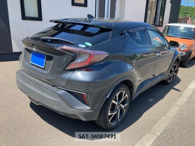 Toyota C-HR 2018-02 8034815-8