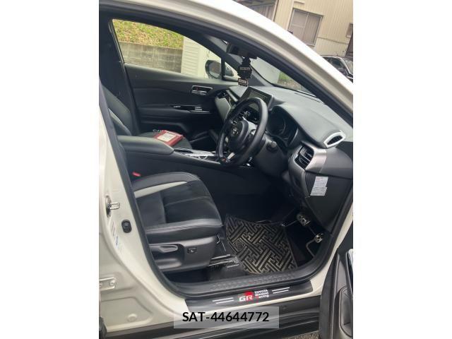 Toyota C-HR 2020-11 8034814-16