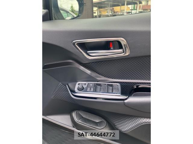 Toyota C-HR 2020-11 8034814-17