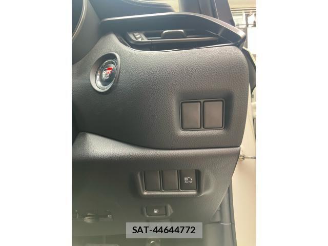 Toyota C-HR 2020-11 8034814-18