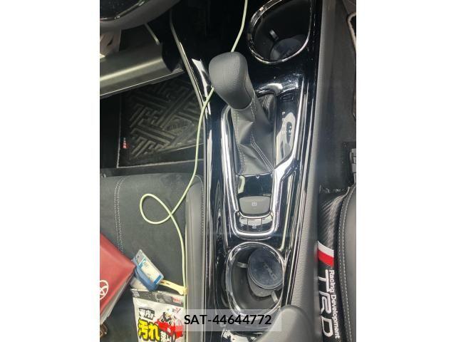 Toyota C-HR 2020-11 8034814-20