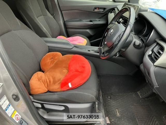 Toyota C-HR 2018-08 8073236-11